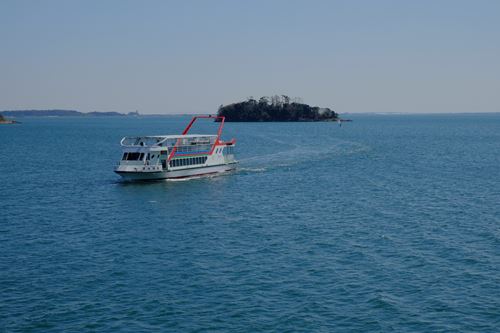 瀬戸港と礫（つぶて）島